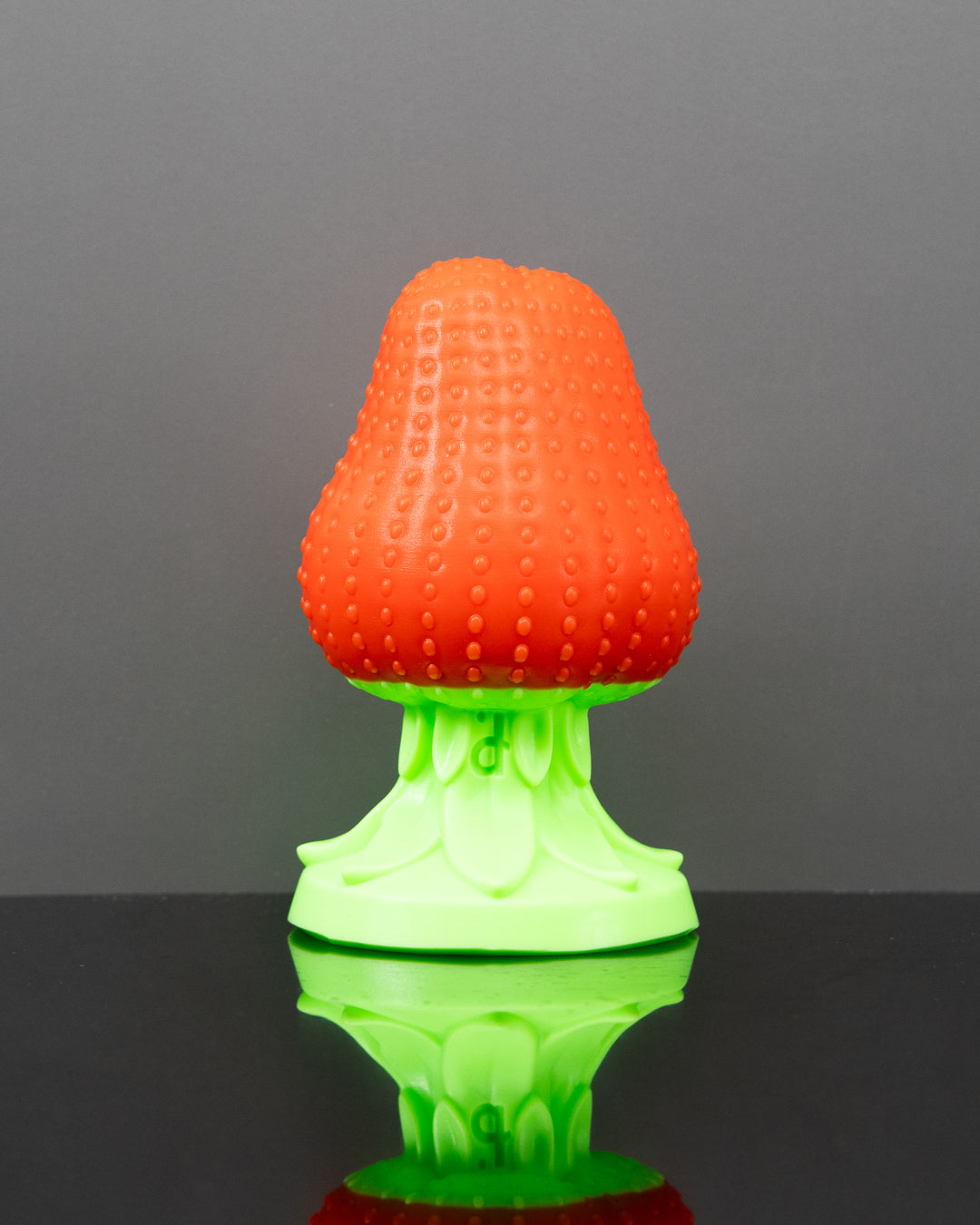 Strawberry Plug - Trophy, Medium
