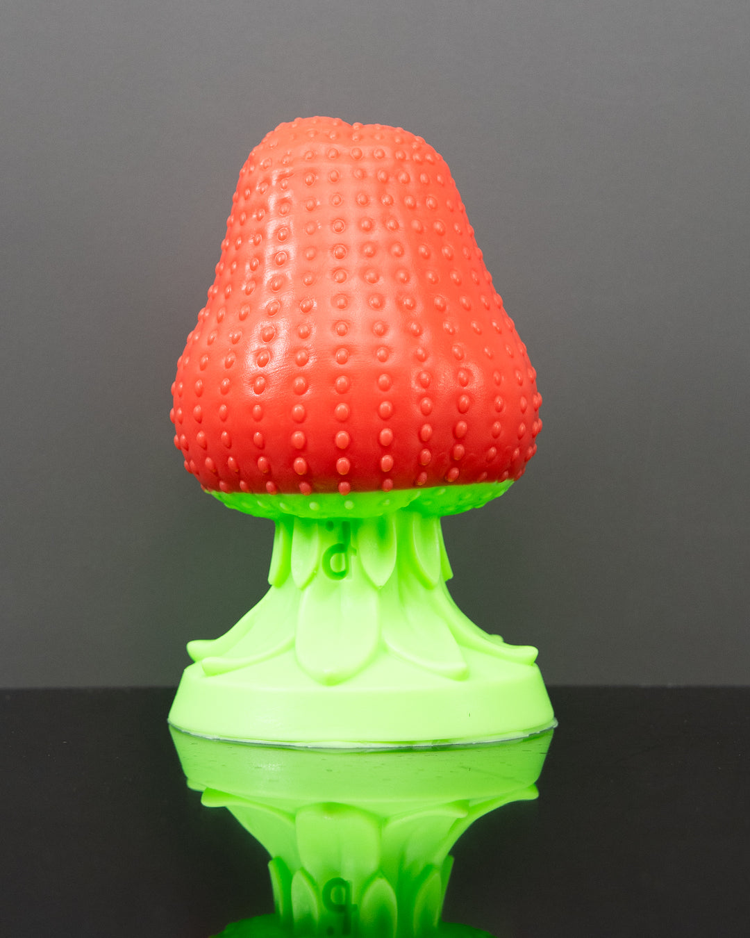 Strawberry Plug - Goliath, Firm - FLOP - bubbles on leaves and suction cup base