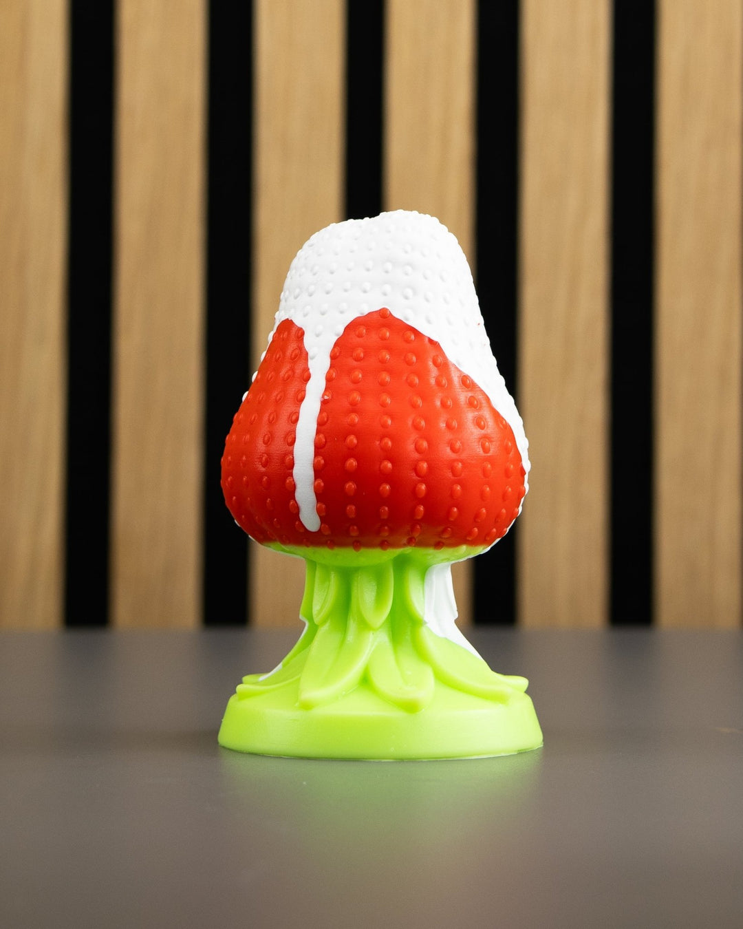 Strawberry Plug - Large, Soft Shaft/Firm Base - FLOP - Slight delamination - PhreakClub